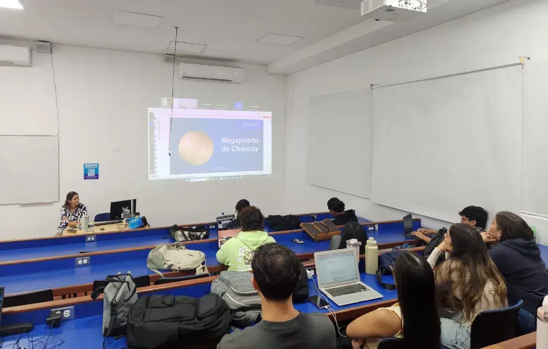 Clase espejo: una experiencia que conecta teoría y realidad logística 