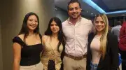 Egresadas y egresado en el evento
