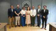 Foto oficial del acto de posesión: de izquierda a derecha, Camilo Rocha Niño, vicerrector académico; Carlos Andrés Castro, director Especialización en Medicina de Urgencias; Diana Caicedo Borrero, directora Maestría en Salud Pública; Olga Osorio Murillo, directora programa de Enfermería; Juan Sebastián Ramírez, director Departamento de Alimentación y Nutrición; Pablo Rubén Vernaza, secretario general de la Seccional; y Jonathan Córdoba Cano, director Especialización en Oftalmología. 