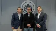 Foto oficial del acto de posesión: de izquierda a derecha, Camilo Rocha Niño, vicerrector académico; Luis Eduardo Tobón Llano, director del Doctorado en Ingeniería y Ciencias Aplicadas y Pablo Rubén Vernaza, secretario general de la Seccional. 