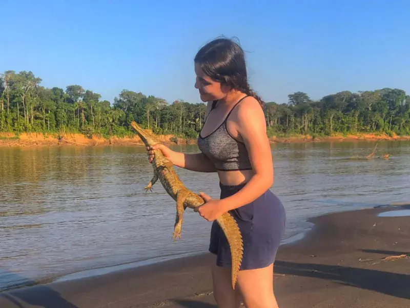Estudiante de Biología haciendo investigación en Perú