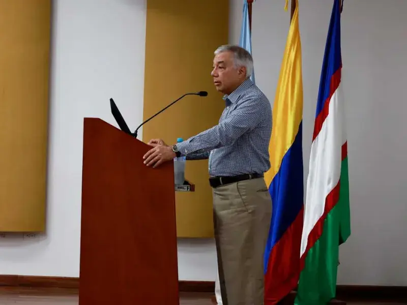 “Si no cambiamos la manera de hacer las cosas nos vamos a quedar cada vez menos desarrollados”, César Ferrari, Superintendente Financiero de Colombia
