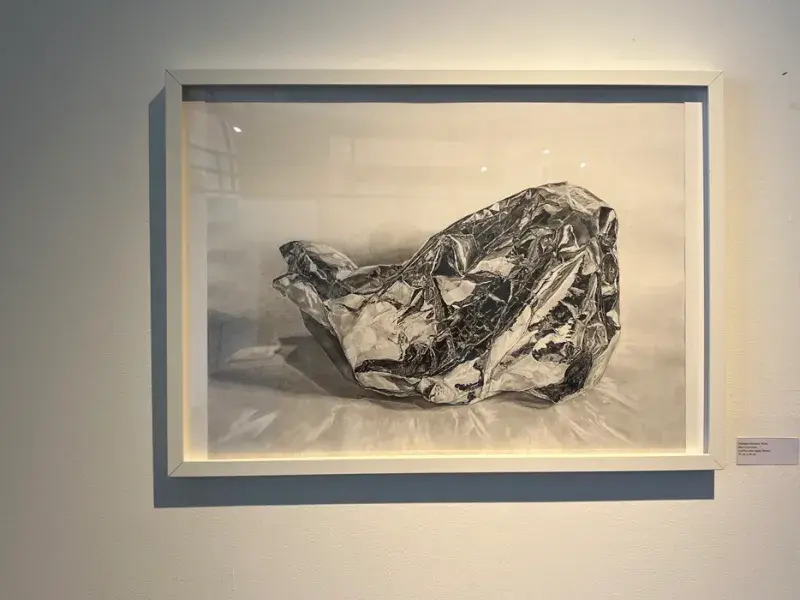 Estudiantes de Artes Visuales exploraron la memoria en la exposición 'Huellas entre lápiz y agua'