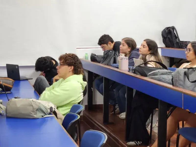 Clase espejo: una experiencia que conecta teoría y realidad logística 