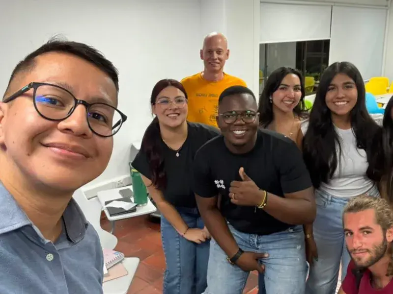 “Aprendí a caminar”: la transformación de un estudiante europeo en las calles de Cali 