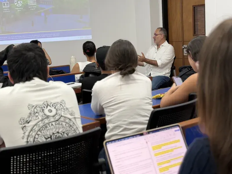 Estudiantes de Mercadeo diseñaron estrategias de marca para la película colombiana Llueve sobre Babel 