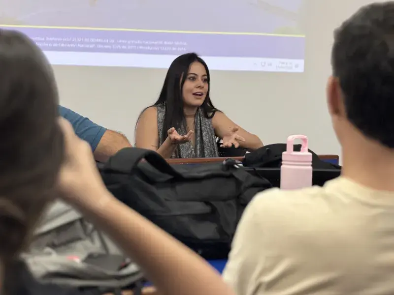 Estudiantes de Mercadeo diseñaron estrategias de marca para la película colombiana Llueve sobre Babel 
