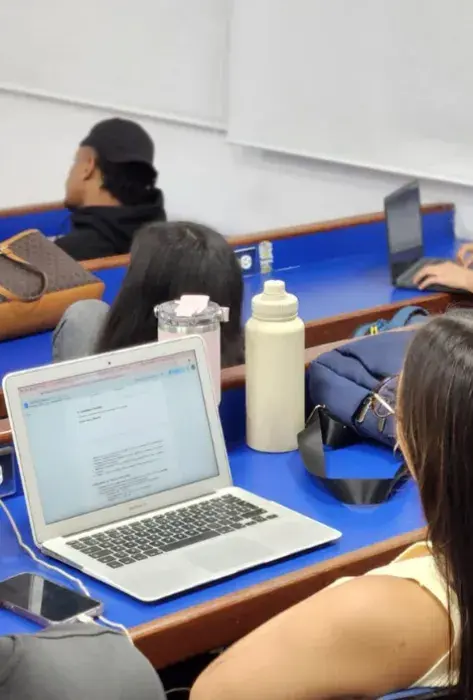 Clase espejo: una experiencia que conecta teoría y realidad logística 